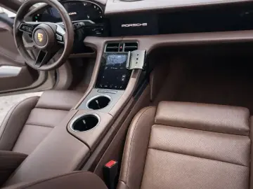 PORSCHE Taycan 4S   VOLL  PANORAMA HUD 360 MATRIX
