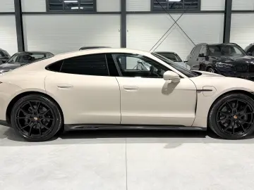 Porsche Taycan GTS Burmester Pneumatic Alcantara
