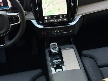 VOLVO XC90 T8 Plus Bright FourC AHK PANO 360  Facelift