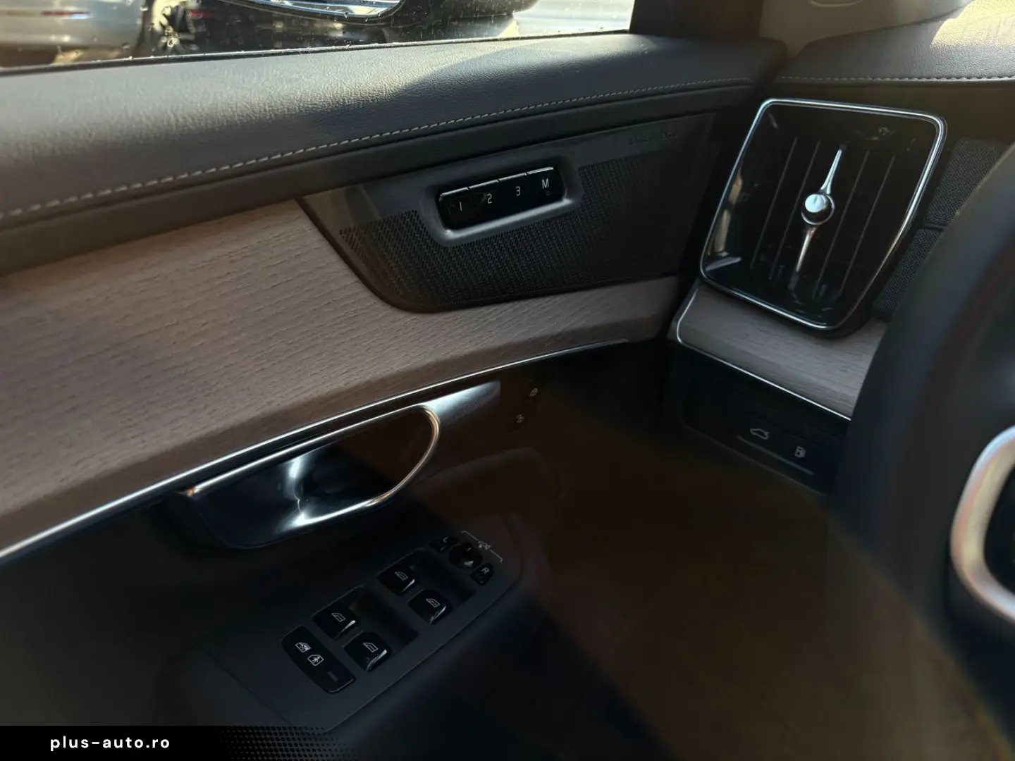 VOLVO XC90 T8 Plus Bright FourC AHK PANO 360  Facelift