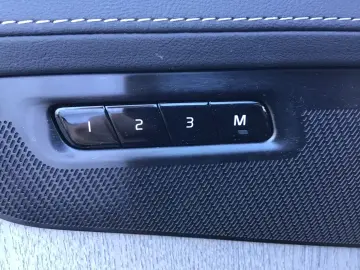 VOLVO XC90 T8 Plus Dark AWD 7-Sitzer 360  Cam Stdhzg.
