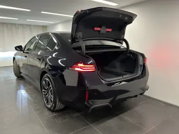 BMW 550e xDrive Limousine M Sportpaket B&W DAB LED K