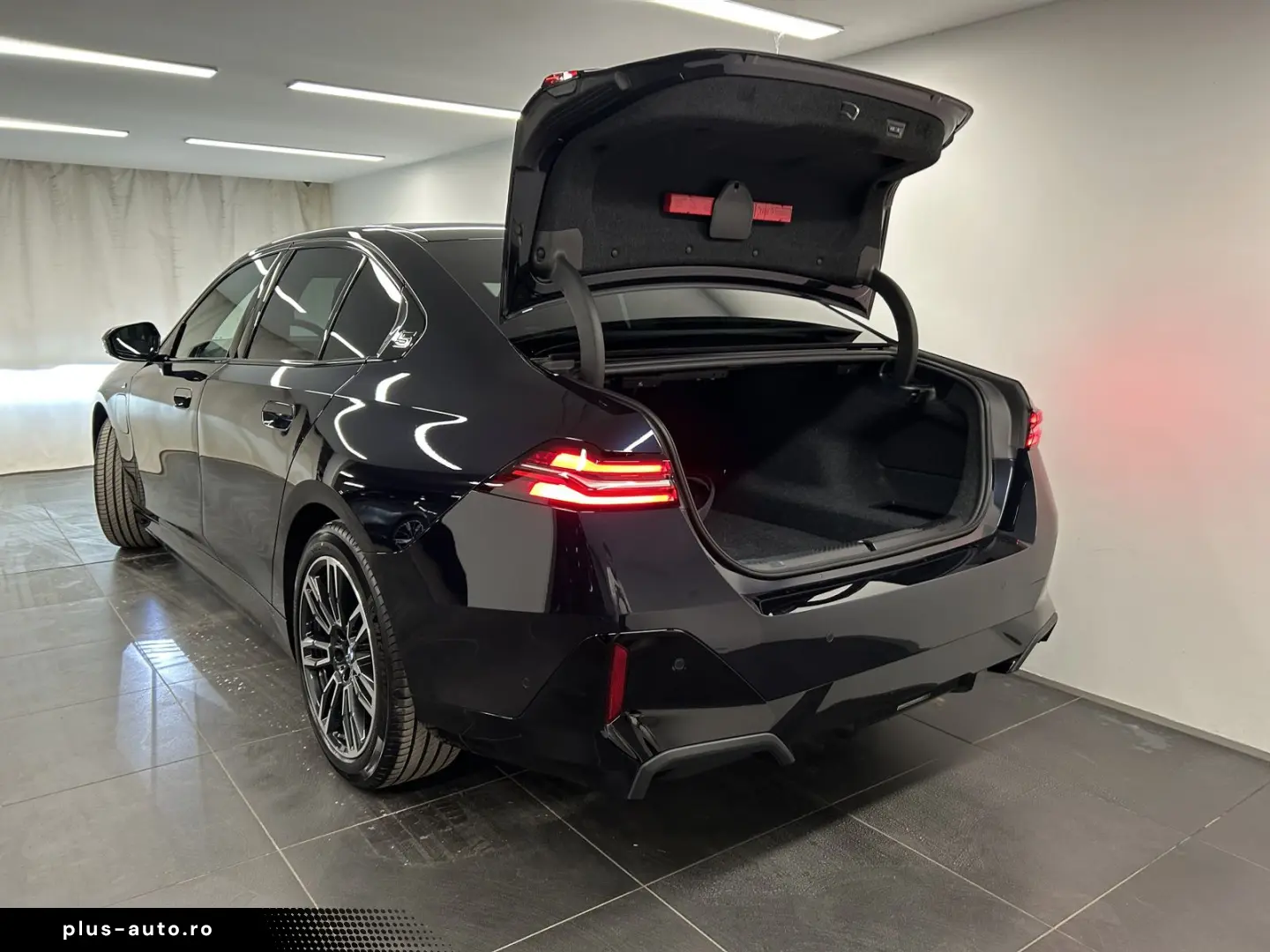 BMW 550e xDrive Limousine M Sportpaket B&W DAB LED K