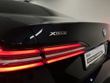 BMW 550e xDrive Limousine M Sportpaket B&W DAB LED K