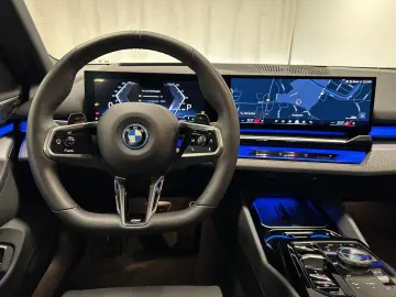 BMW 550e xDrive Limousine M Sportpaket B&W DAB LED K