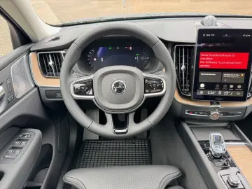 VOLVO XC60 T8 AWD ULTRA DARK - MJ26 - Luftfahrwerk -