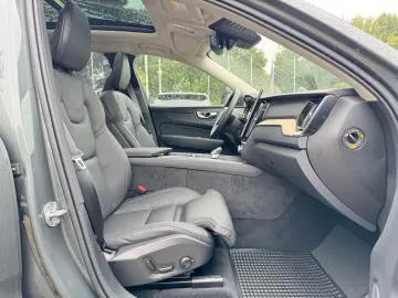 VOLVO XC60 T8 AWD ULTRA DARK - MJ26 - Luftfahrwerk -