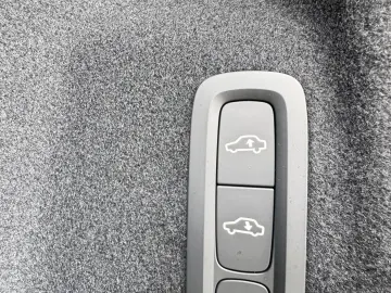 VOLVO XC60 T8 AWD ULTRA DARK - MJ26 - Luftfahrwerk -