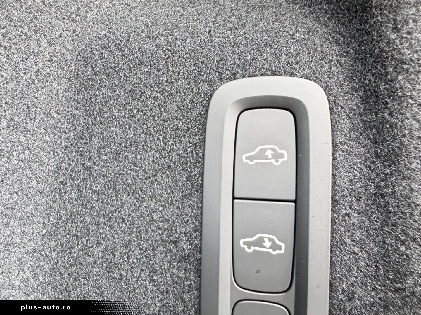 VOLVO XC60 T8 AWD ULTRA DARK - MJ26 - Luftfahrwerk -
