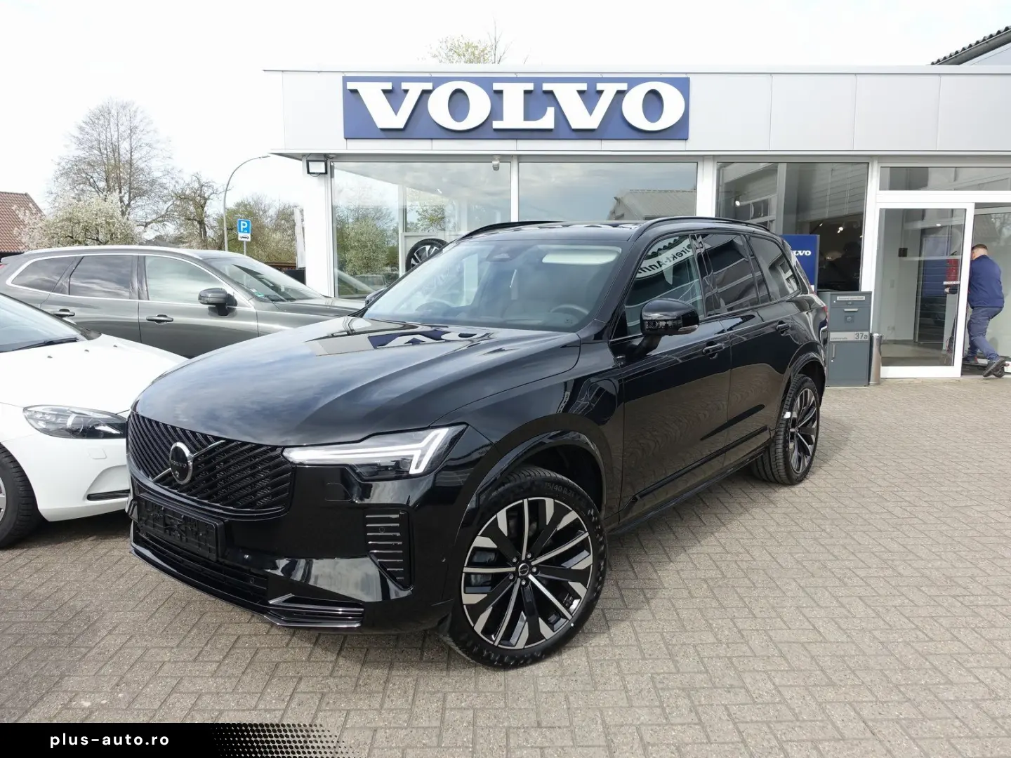 VOLVO XC90 Ultra Dark T8 Four-C AHK Massage B&W Pano