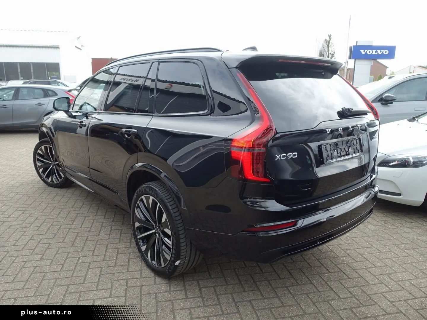VOLVO XC90 Ultra Dark T8 Four-C AHK Massage B&W Pano