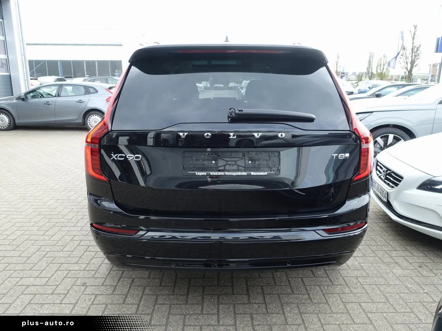VOLVO XC90 Ultra Dark T8 Four-C AHK Massage B&W Pano