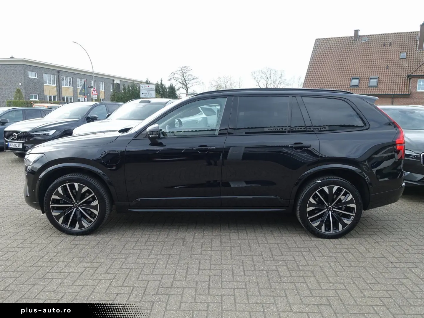 VOLVO XC90 Ultra Dark T8 Four-C AHK Massage B&W Pano
