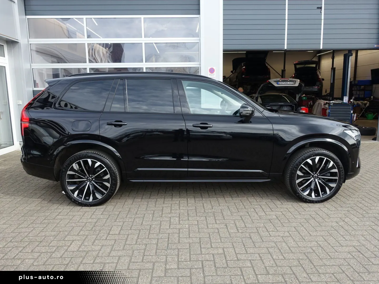 VOLVO XC90 Ultra Dark T8 Four-C AHK Massage B&W Pano