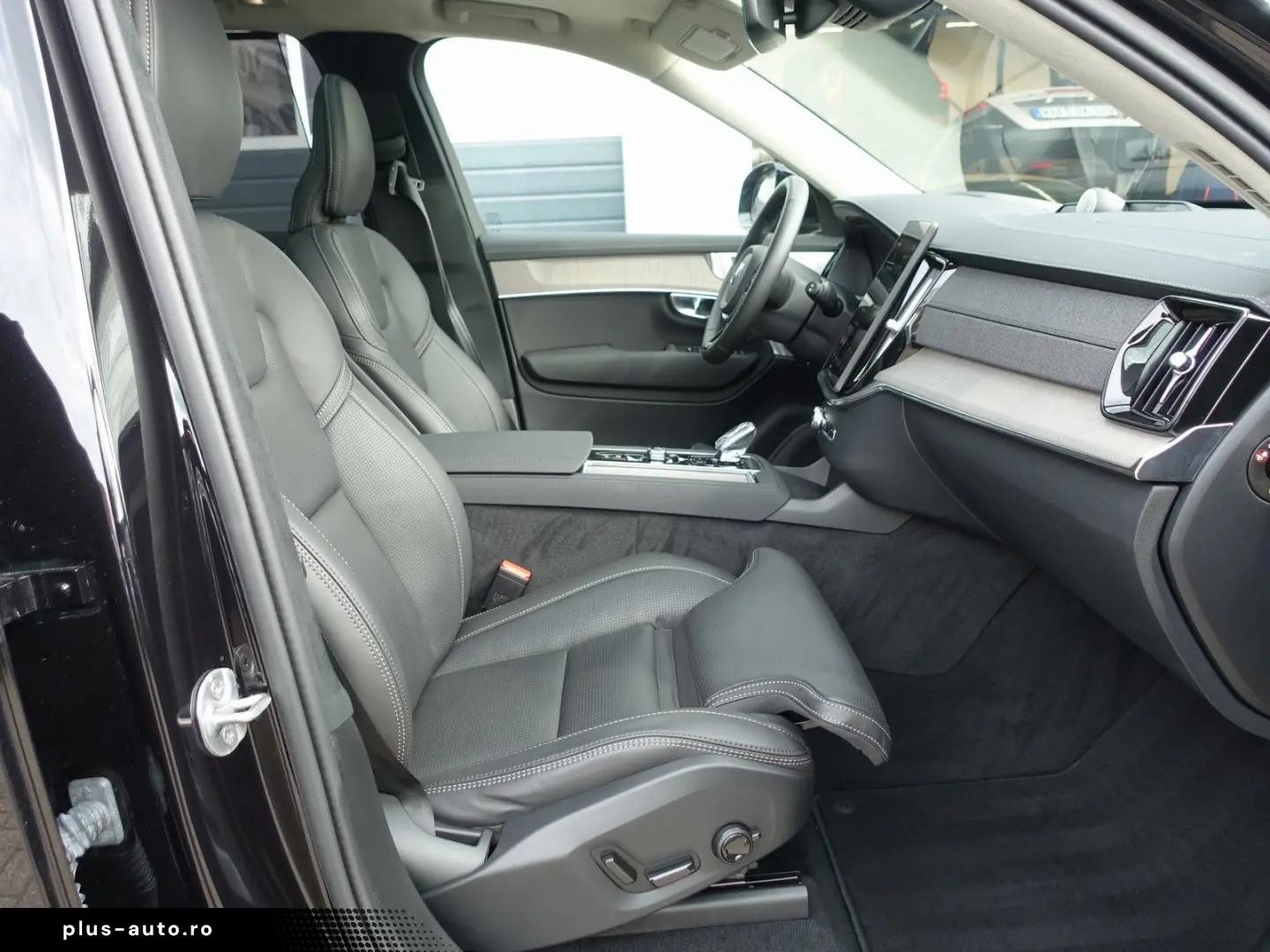 VOLVO XC90 Ultra Dark T8 Four-C AHK Massage B&W Pano
