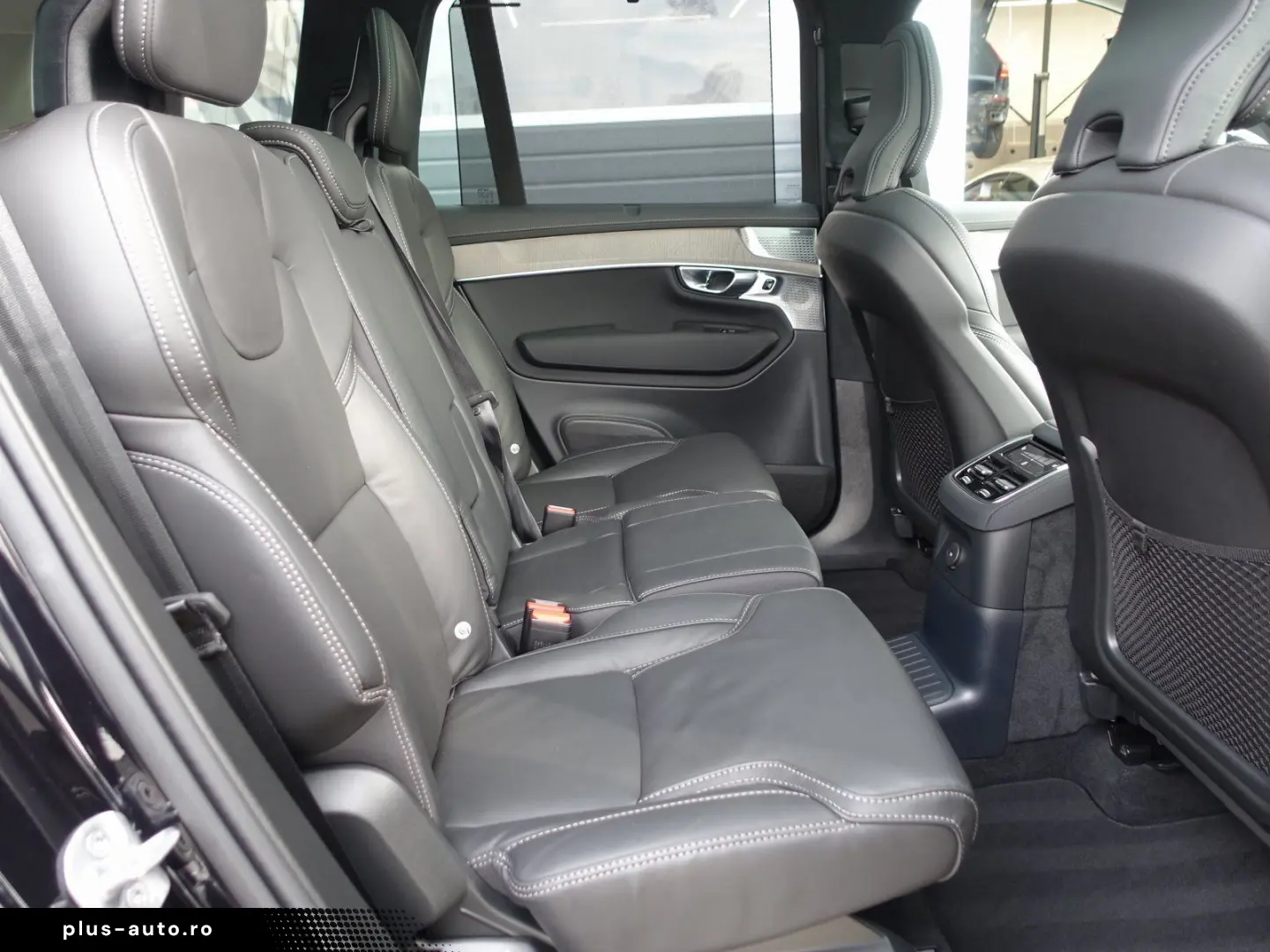 VOLVO XC90 Ultra Dark T8 Four-C AHK Massage B&W Pano