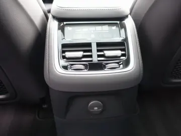 VOLVO XC90 Ultra Dark T8 Four-C AHK Massage B&W Pano