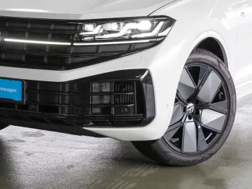 VW Touareg R V6 3.0 TSI AT eHybrid 4Motion AHK