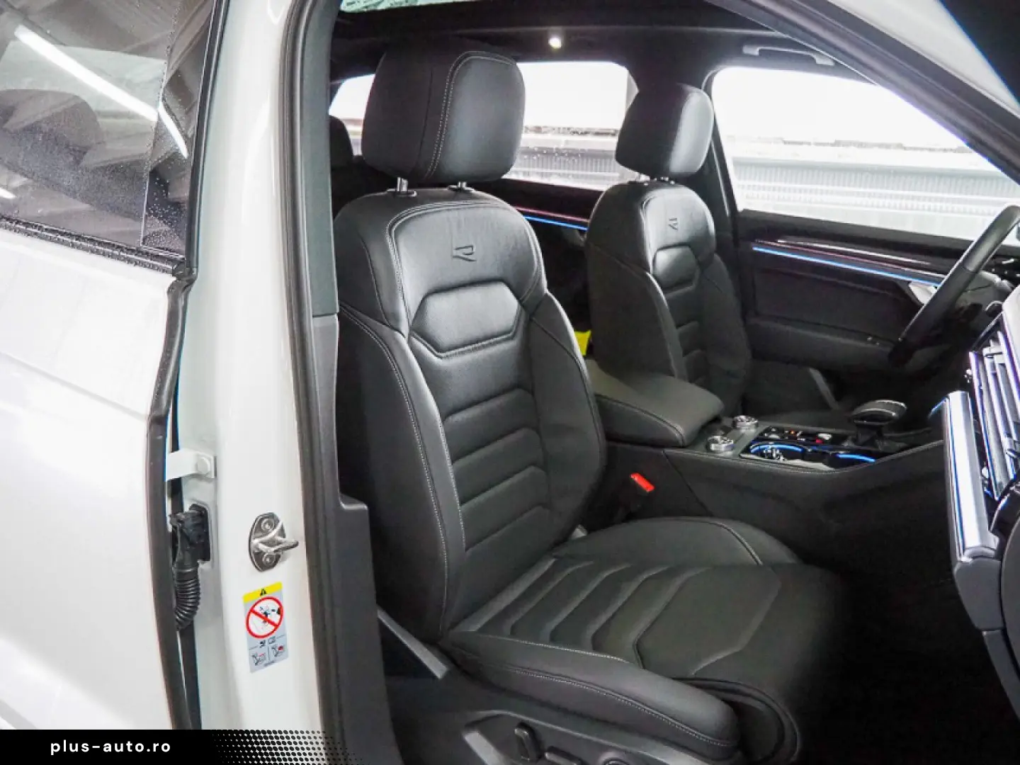 VW Touareg R V6 3.0 TSI AT eHybrid 4Motion AHK