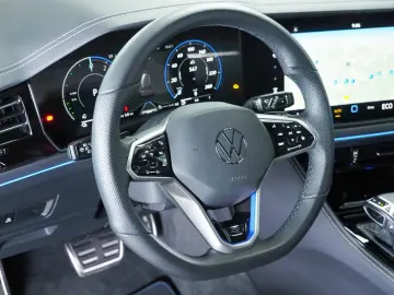 VW Touareg R V6 3.0 TSI AT eHybrid 4Motion AHK