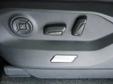 VW Touareg R V6 3.0 TSI AT eHybrid 4Motion AHK