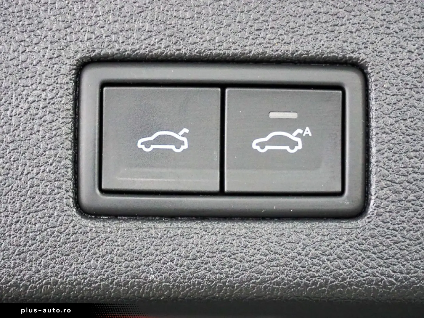 VW Touareg R V6 3.0 TSI AT eHybrid 4Motion AHK