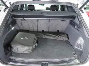 VW Touareg R V6 3.0 TSI AT eHybrid 4Motion AHK