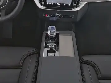 VOLVO XC90 T8 Ultra Dark Luftfwk Massage B&W AHK