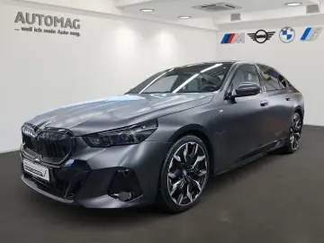 BMW 550e xDrive Limousine FrozenDeep DrivAssProf Par