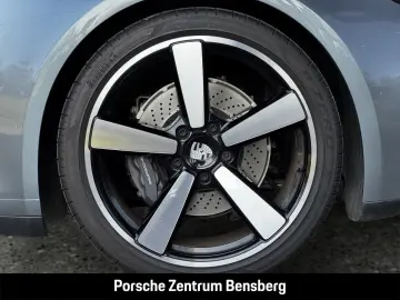 PORSCHE 911 Carrera