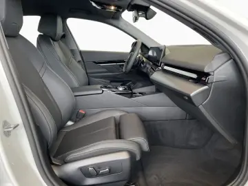 BMW 520i Limousine AdLED 360  HUD H K KomZu DAPro