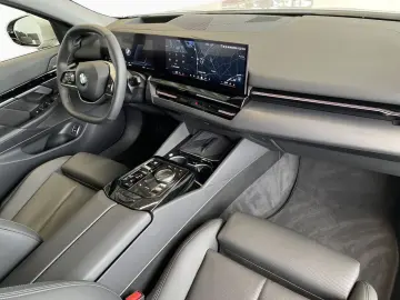 BMW 520i Limousine AdLED 360  HUD H K KomZu DAPro