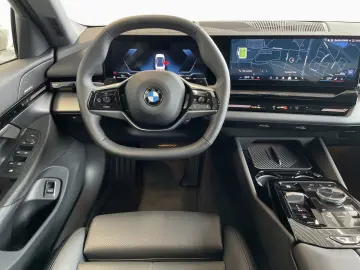 BMW 520i Limousine AdLED 360  HUD H K KomZu DAPro