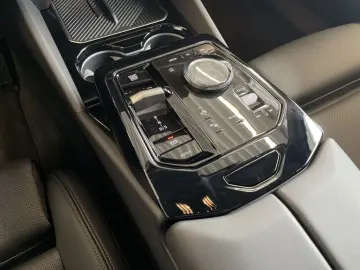 BMW 520i Limousine AdLED 360  HUD H K KomZu DAPro