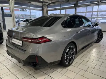 BMW 520 i M Sport StandHz AHK KomfSi belüftet H K Pr