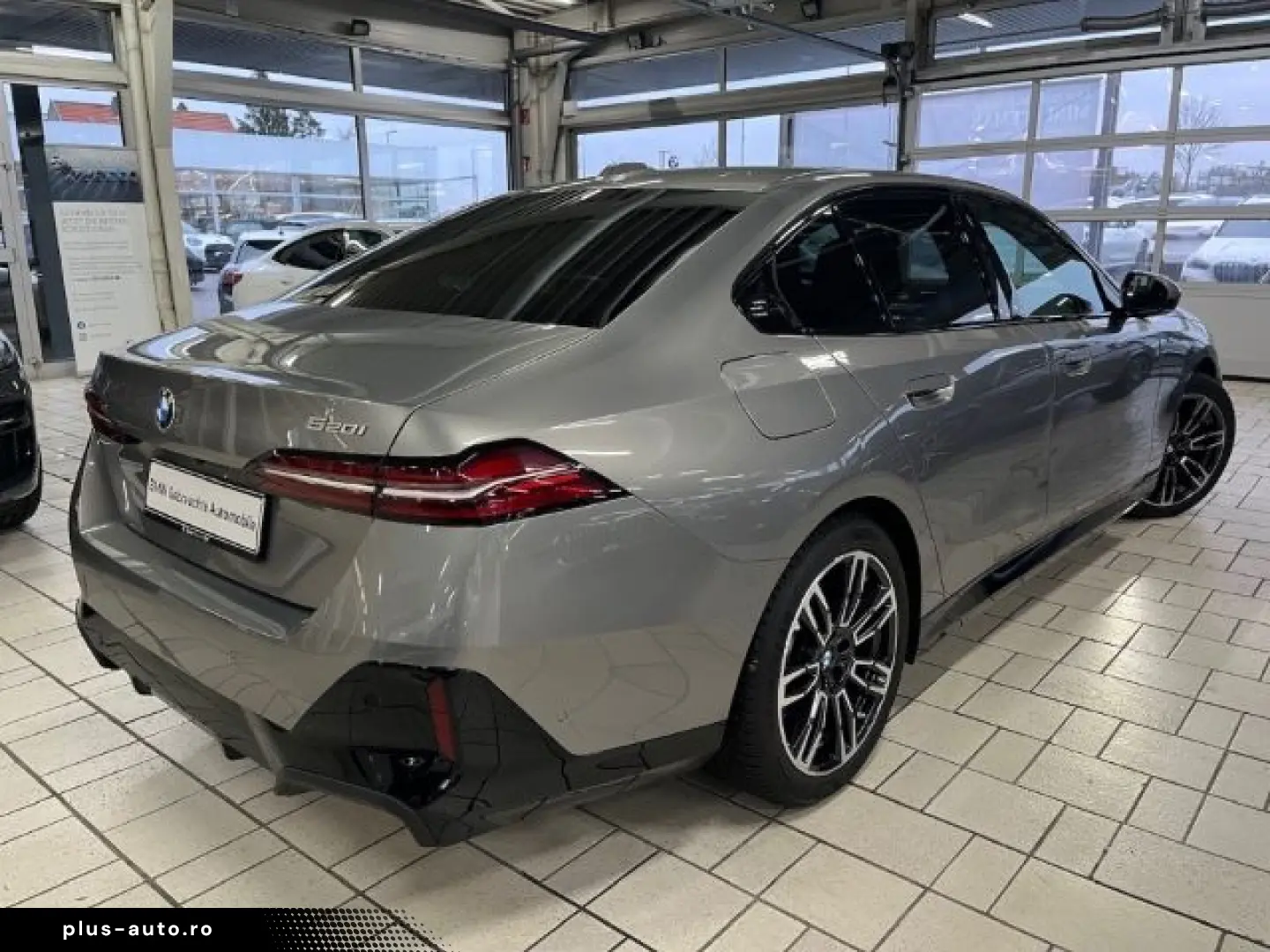 BMW 520 i M Sport StandHz AHK KomfSi belüftet H K Pr