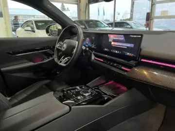 BMW 520 i M Sport StandHz AHK KomfSi belüftet H K Pr