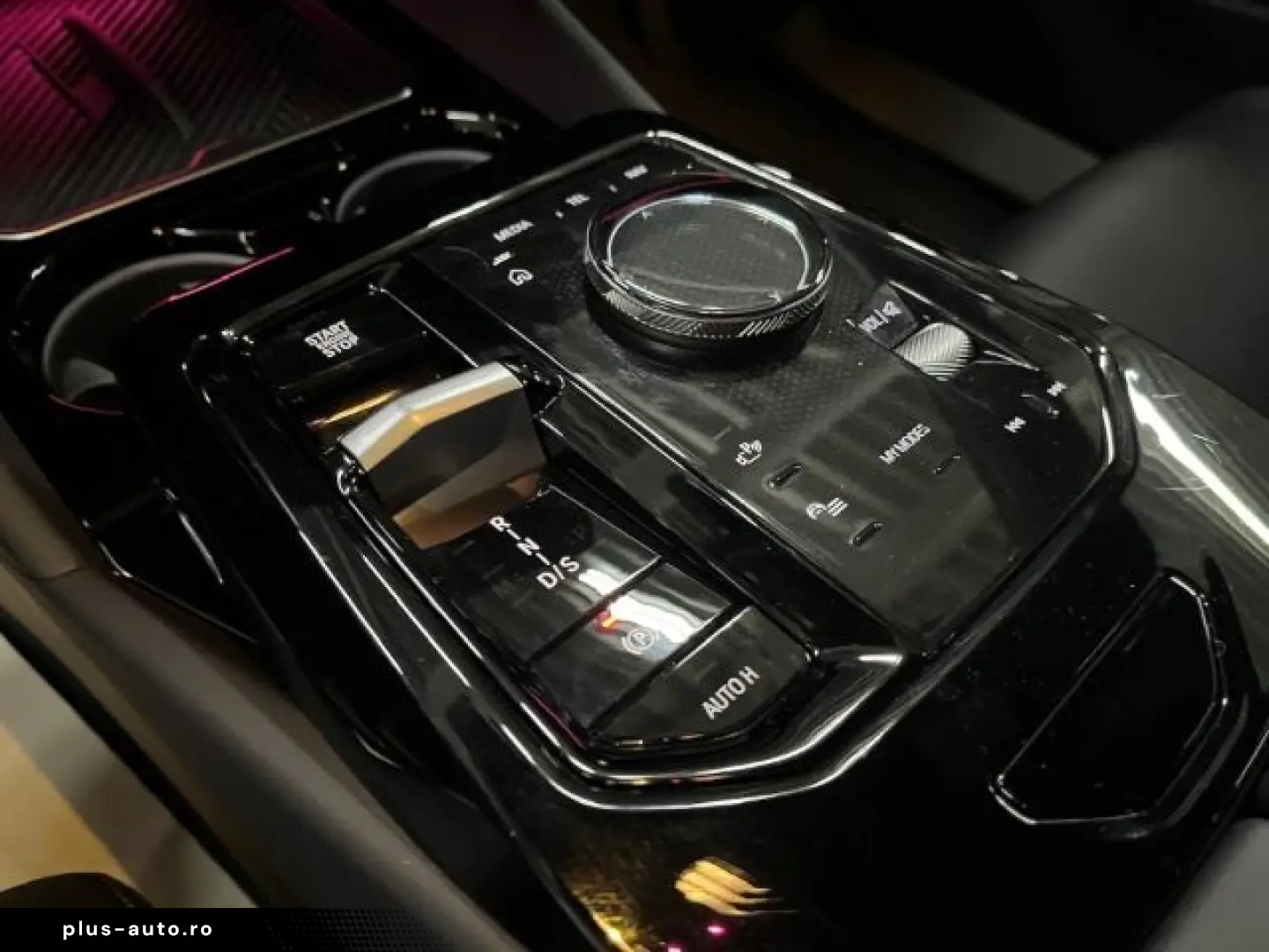BMW 520 i M Sport StandHz AHK KomfSi belüftet H K Pr