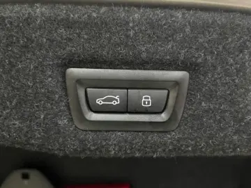 BMW 520 i M Sport StandHz AHK KomfSi belüftet H K Pr