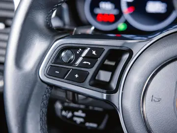 PORSCHE Cayenne Coupé Luftfederung BOSE