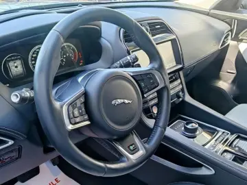 Jaguar F-Pace Diesel 4x4 Automat R-Dynamic Individual - Rate