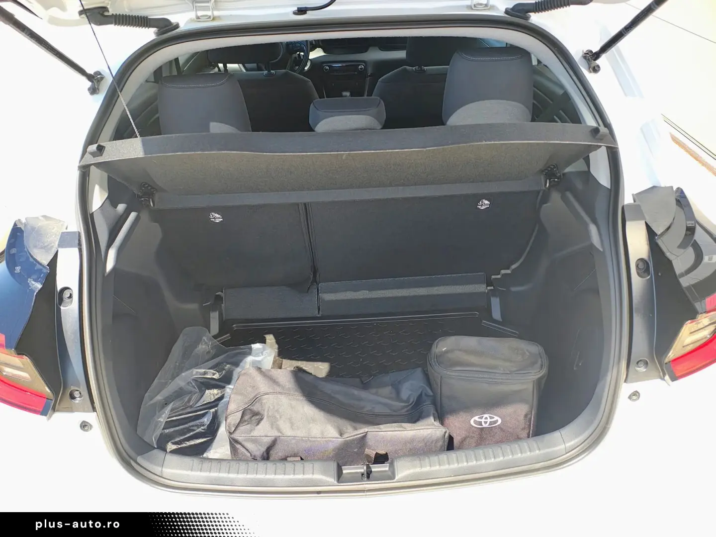 Toyota Yaris 1.5 HEV Business