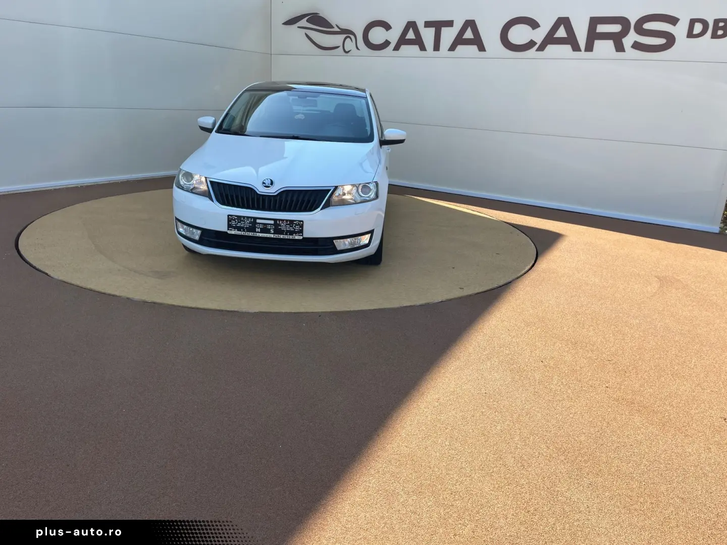 Skoda Rapid 1.6TDI  90CP  DSG  Climatronic  Panoramic  Pilot