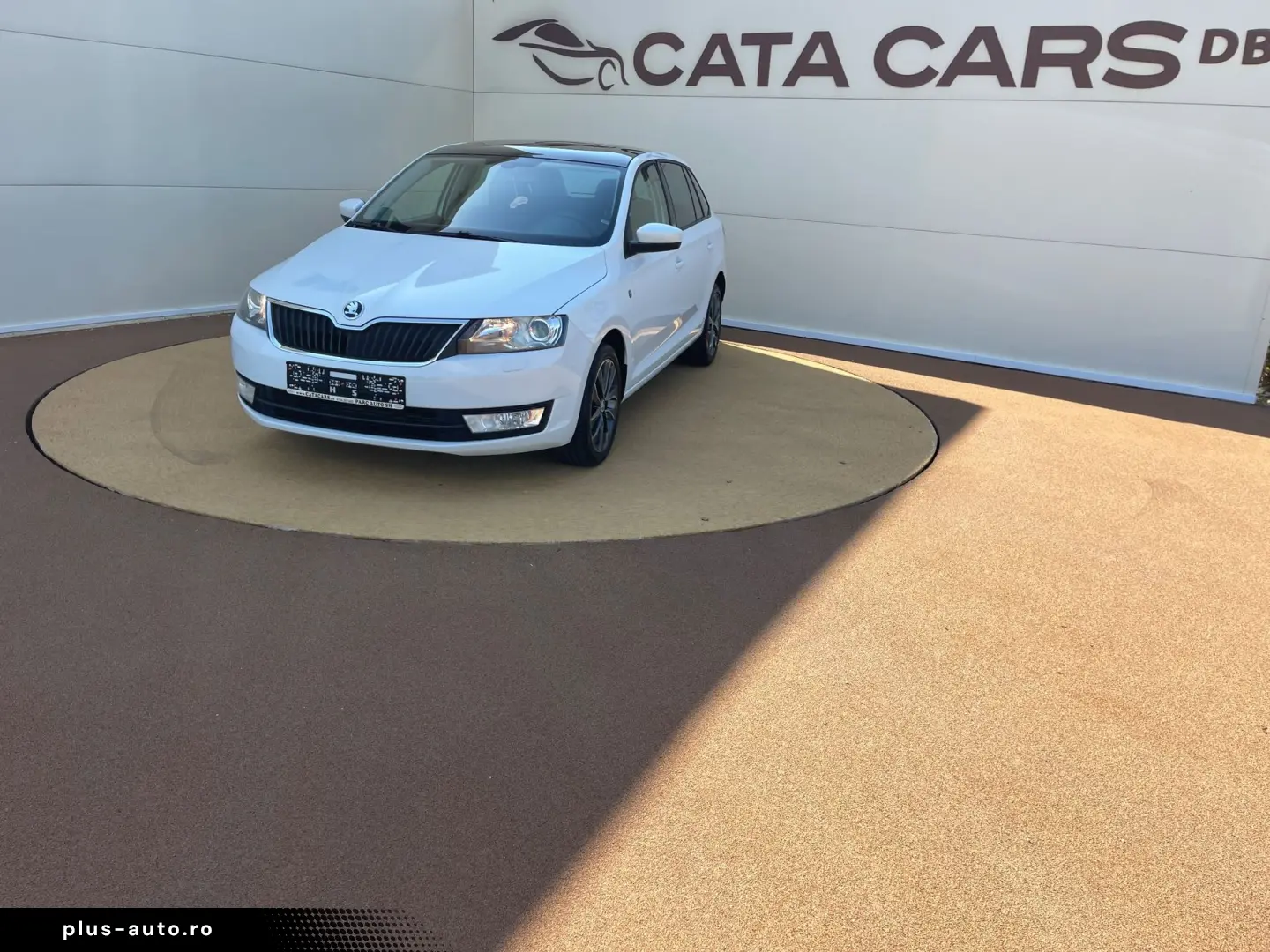 Skoda Rapid 1.6TDI  90CP  DSG  Climatronic  Panoramic  Pilot
