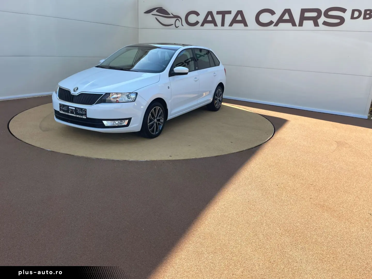 Skoda Rapid 1.6TDI  90CP  DSG  Climatronic  Panoramic  Pilot