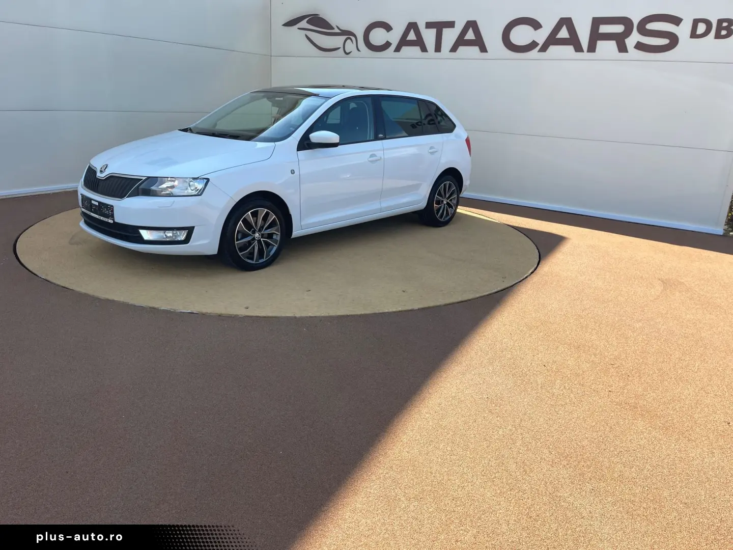Skoda Rapid 1.6TDI  90CP  DSG  Climatronic  Panoramic  Pilot