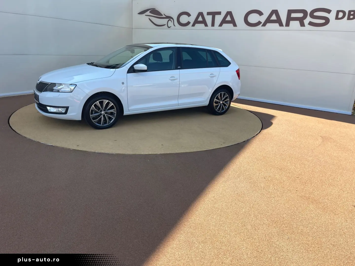 Skoda Rapid 1.6TDI  90CP  DSG  Climatronic  Panoramic  Pilot