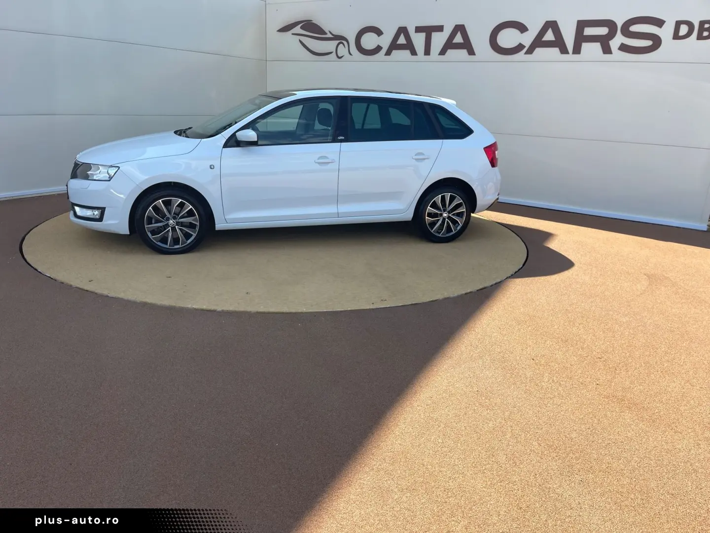 Skoda Rapid 1.6TDI  90CP  DSG  Climatronic  Panoramic  Pilot