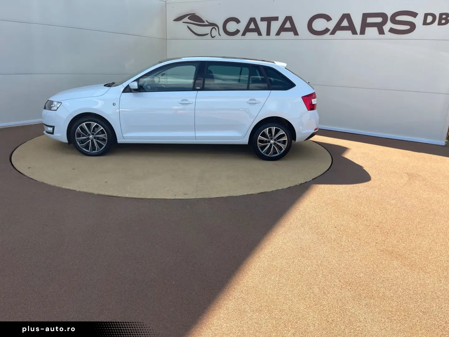 Skoda Rapid 1.6TDI  90CP  DSG  Climatronic  Panoramic  Pilot