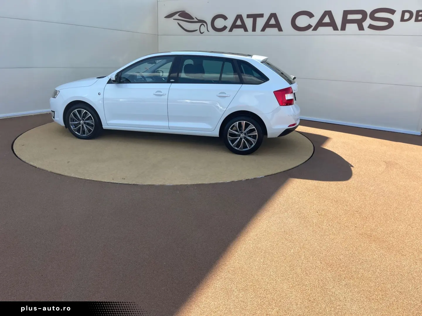 Skoda Rapid 1.6TDI  90CP  DSG  Climatronic  Panoramic  Pilot